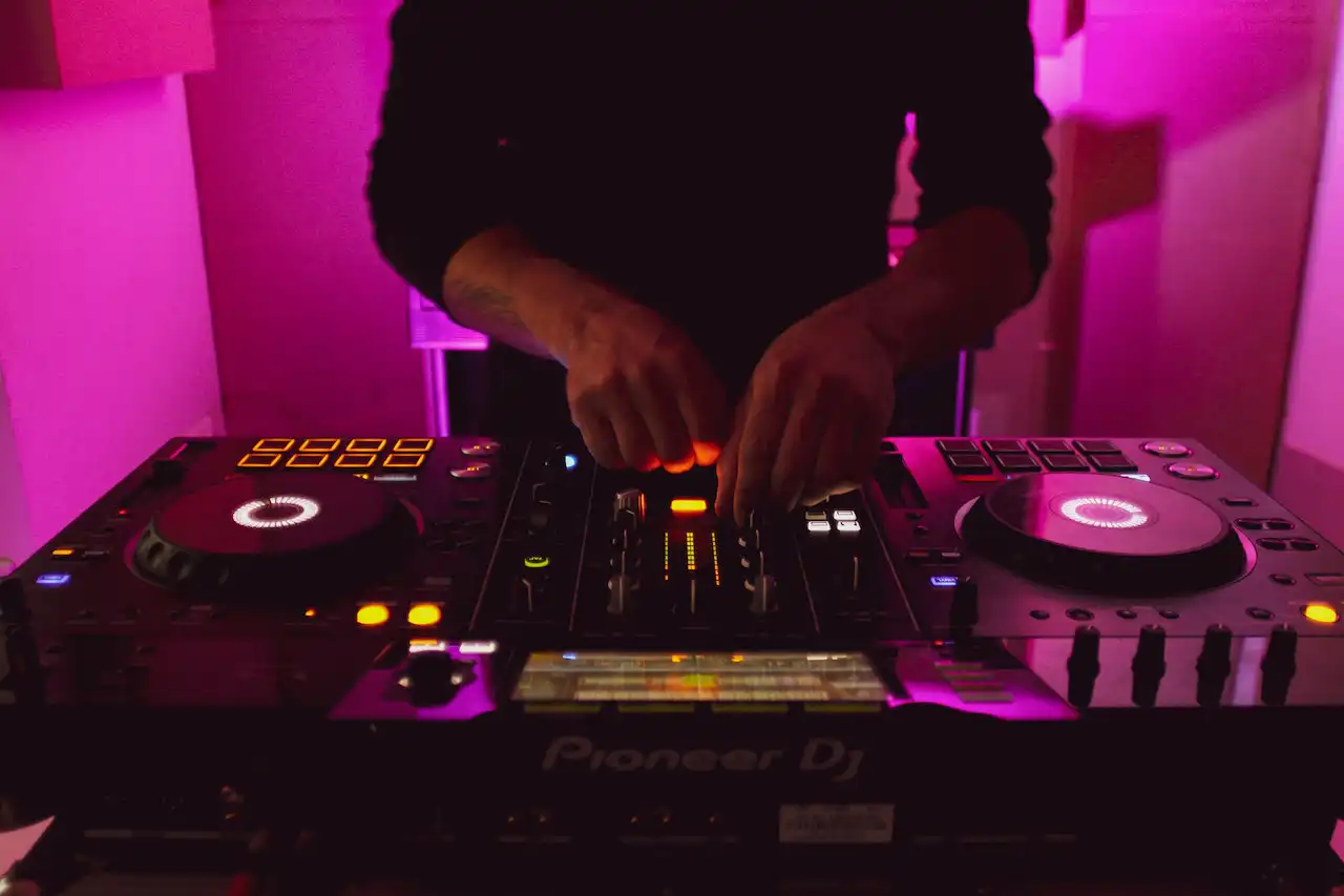 /img/dj_krq0g0.webp